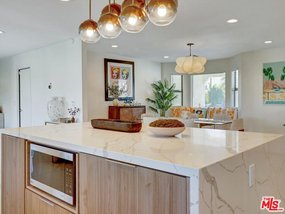 Dining room, Interior, Pendant Lights, Recessed Lighting