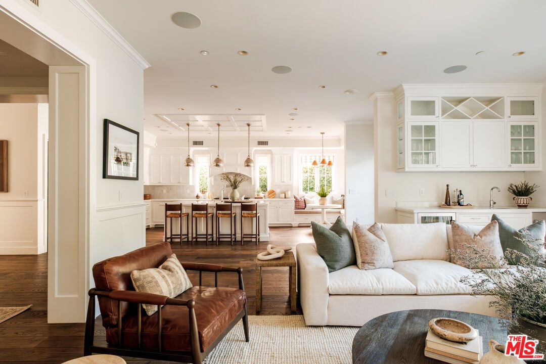 Interior, Kitchen, Living room, Pendant Lights, Recessed Lighting, Wood Texture Flooring