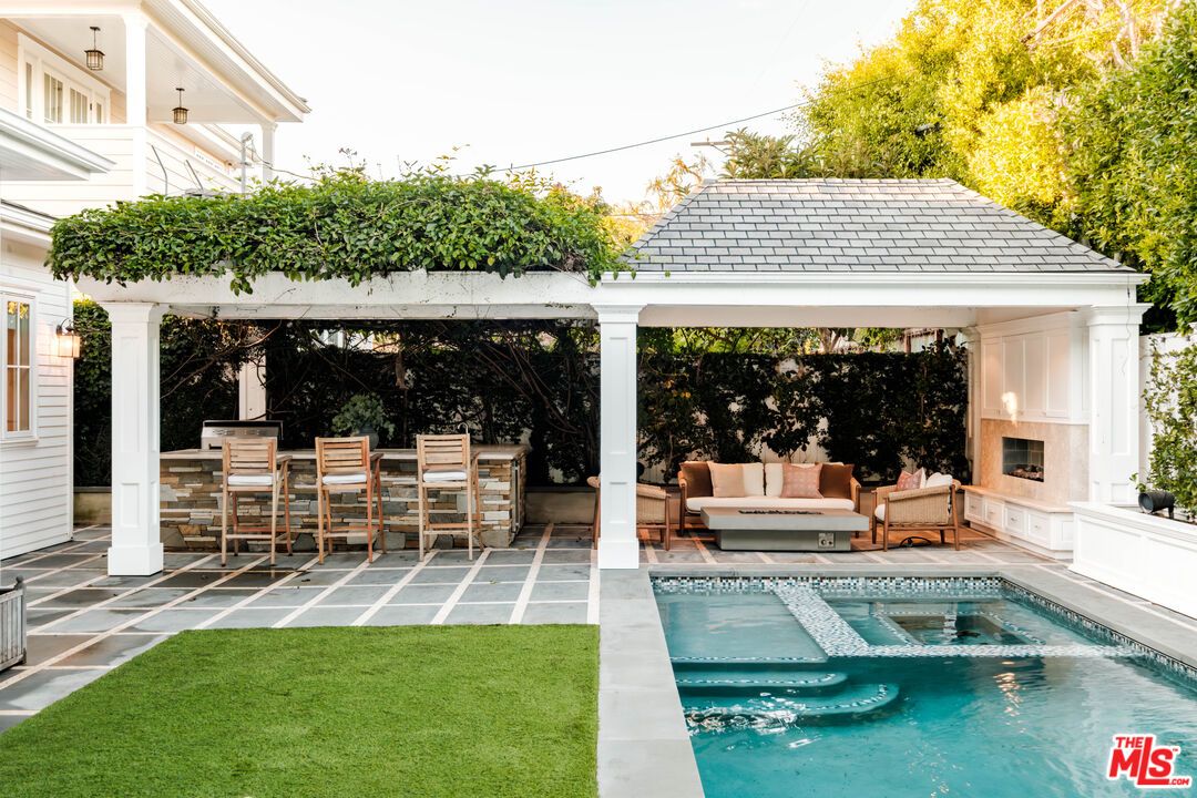 Exterior, Fireplace, Outdoor Kitchen, Pool