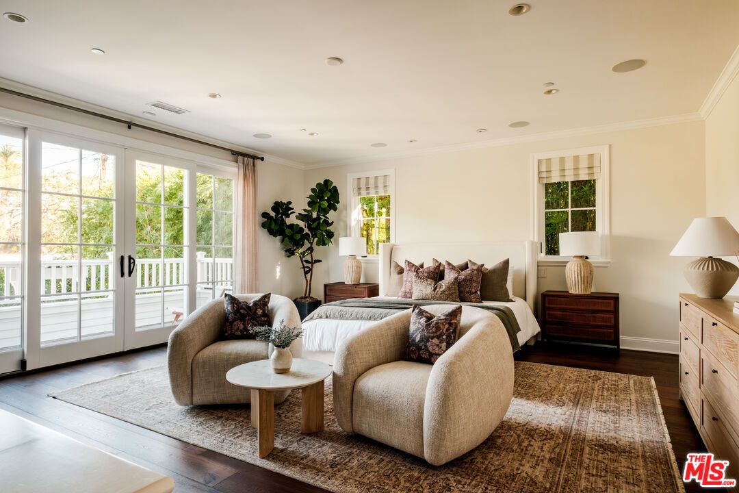 Bedroom, Interior, Living room, Recessed Lighting, Wood Texture Flooring