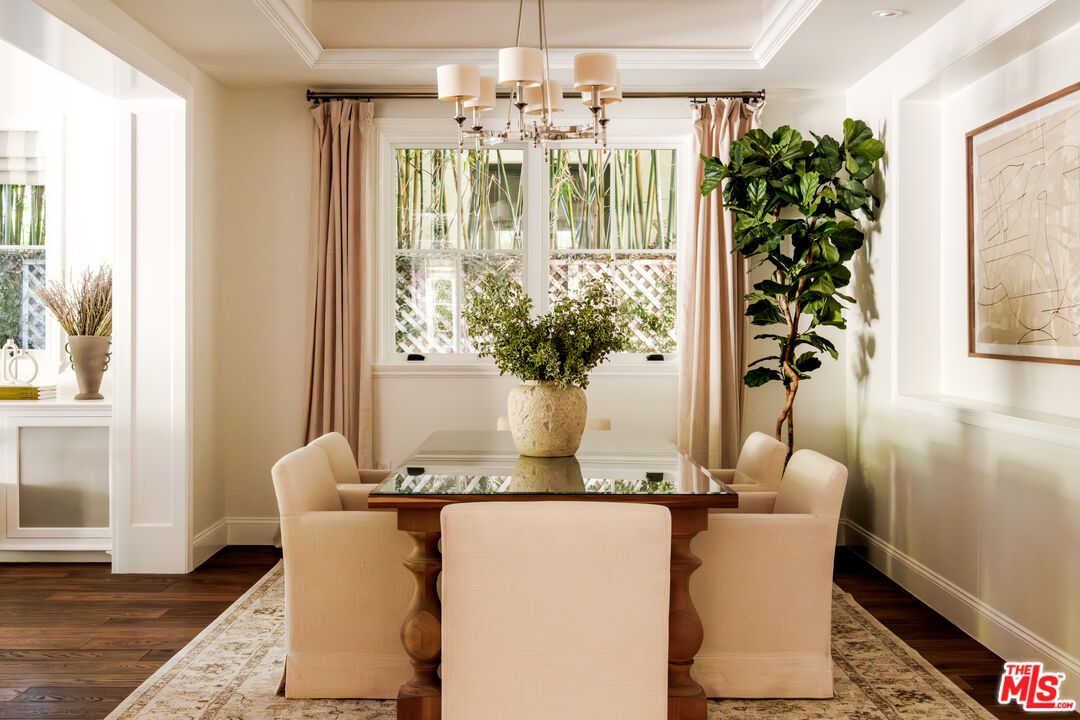 Chandelier, Dining room, Interior, Recessed Lighting, Wood Texture Flooring