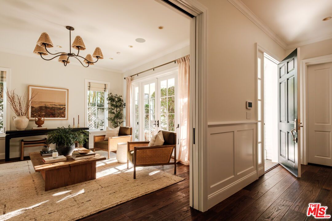 Chandelier, Interior, Living room, Recessed Lighting, Wood Texture Flooring