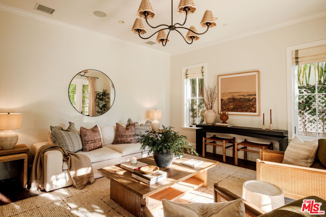 Chandelier, Interior, Living room