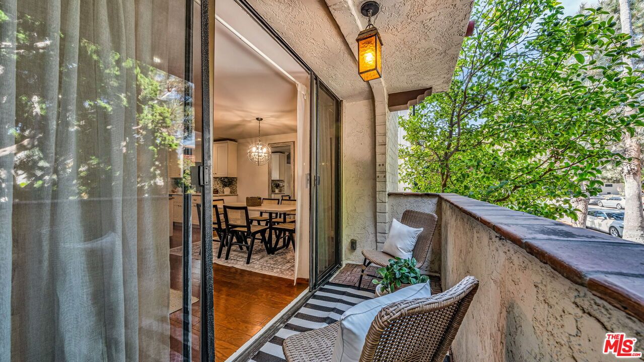 Dining room, Exterior