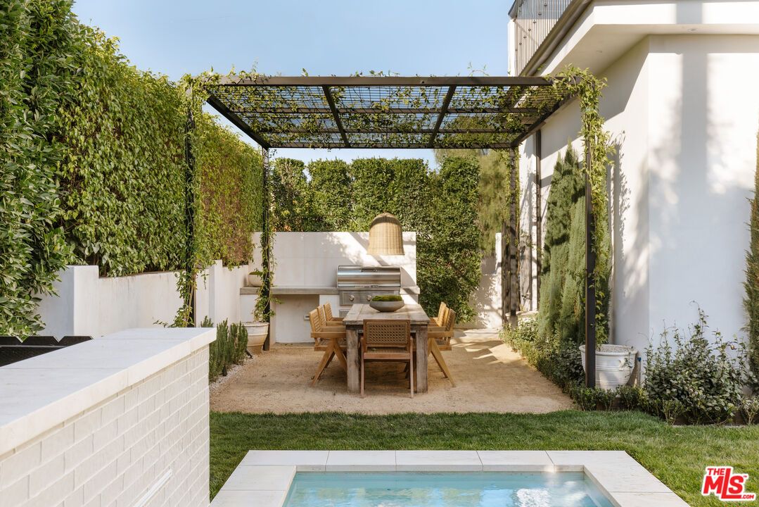 Backyard, Exterior, Pool