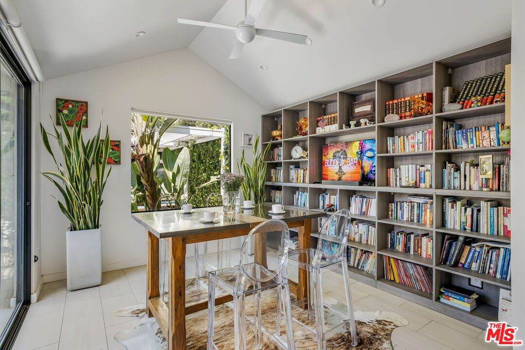 Home Office, Interior