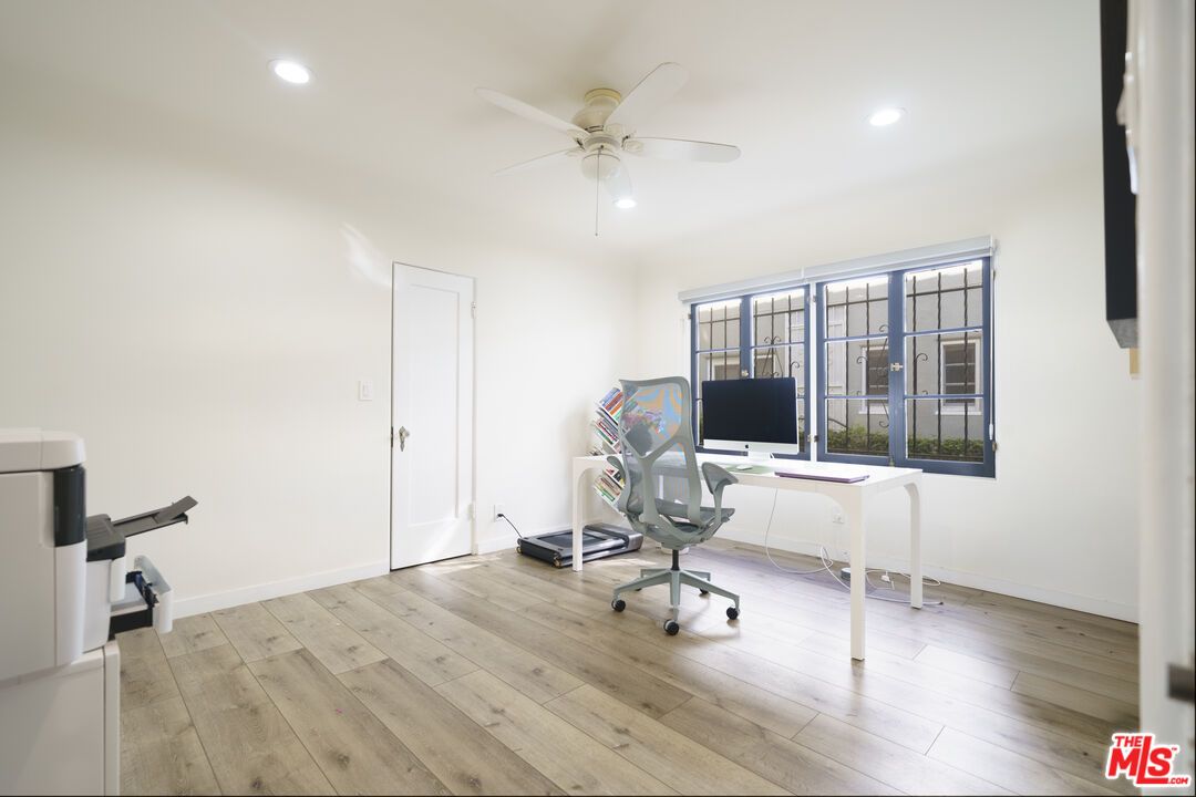 Home Office, Interior, Recessed Lighting, Wood Texture Flooring