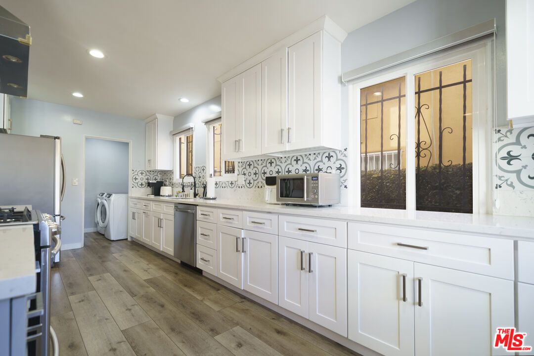 Interior, Kitchen, Recessed Lighting, Washer, Wood Texture Flooring