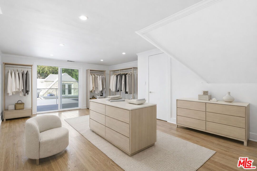 Interior, Recessed Lighting, Walk-in Closets, Wood Texture Flooring