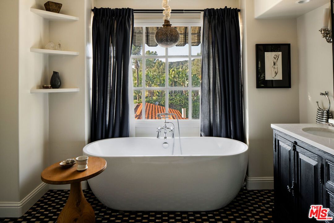 Bathroom, Free Standing Baths, Interior