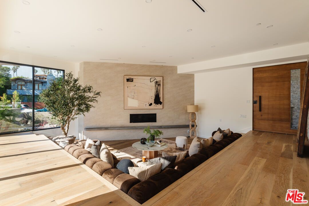 Interior, Living room, Recessed Lighting, Wood Texture Flooring