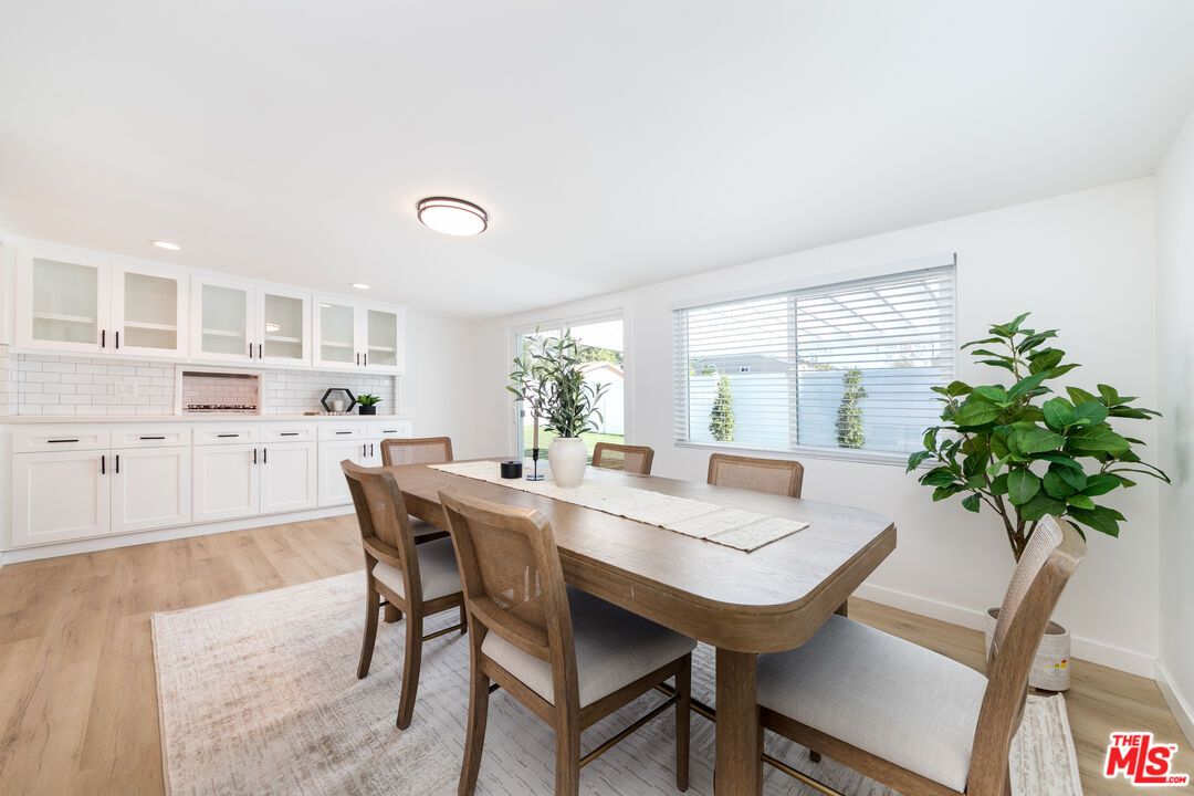 Dining room, Interior, Kitchen, Recessed Lighting, Wood Texture Flooring