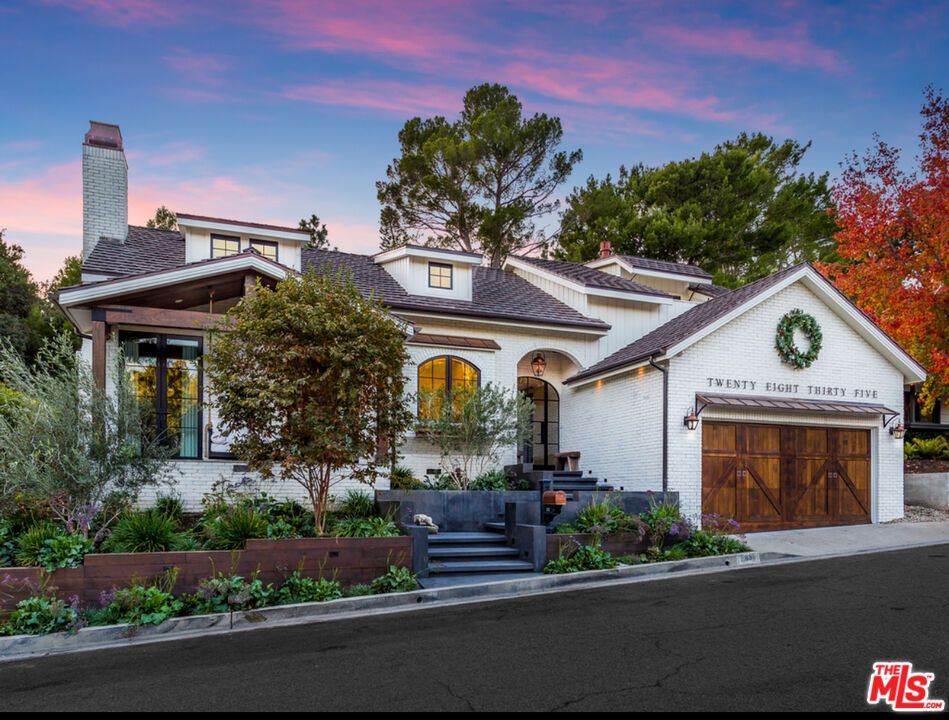 Attached, Exterior, Facade, French Provincial