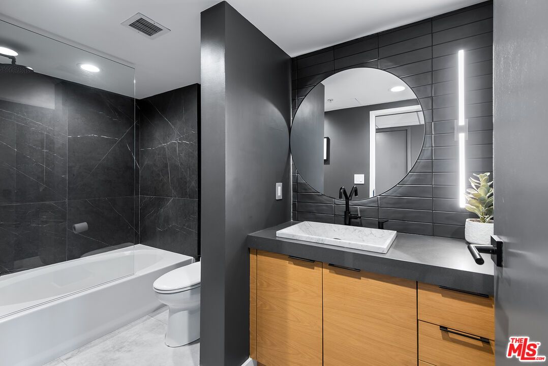 Bathroom, Interior, Marble Walls, Recessed Lighting