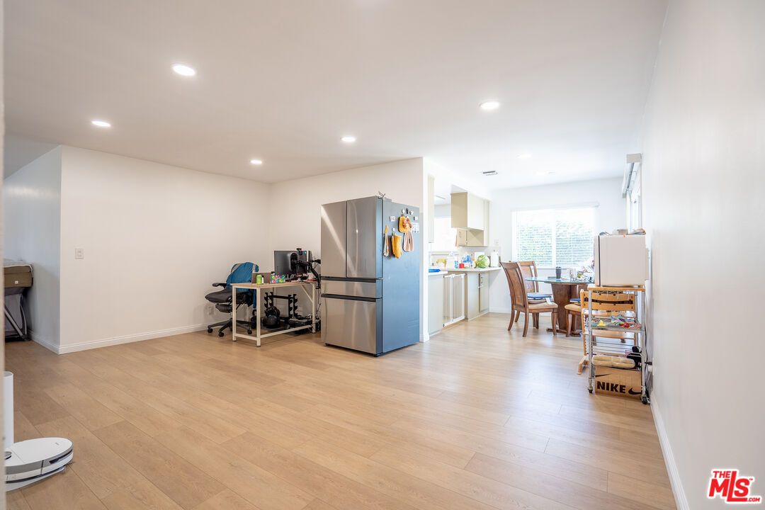 Dining room, Interior, Kitchen, Recessed Lighting, Wood Texture Flooring