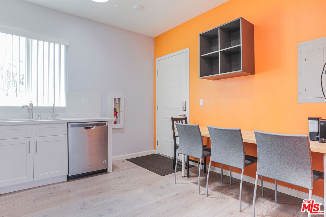 Dining room, Interior, Kitchen, Recessed Lighting, Wood Texture Flooring