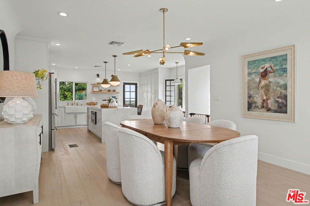 Dining room, Interior, Kitchen, Pendant Lights, Recessed Lighting, Wood Texture Flooring