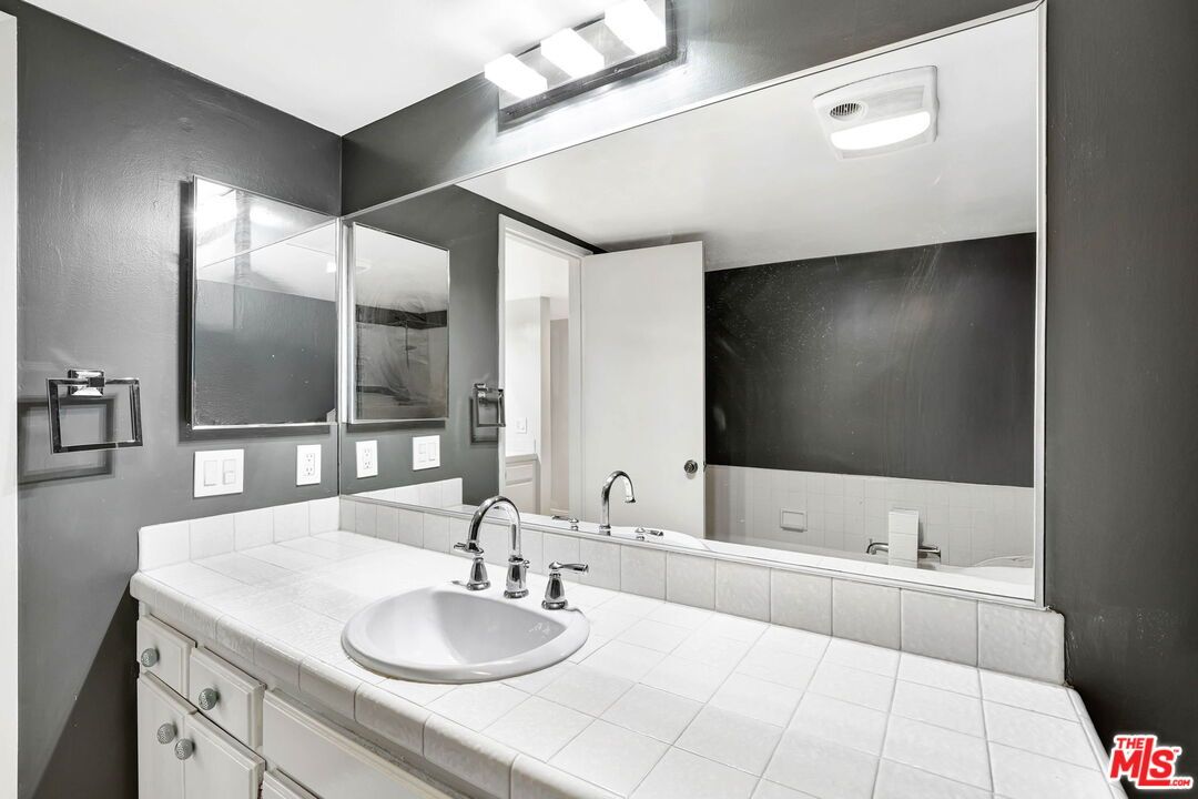 Bathroom, Interior, Tile Countertops