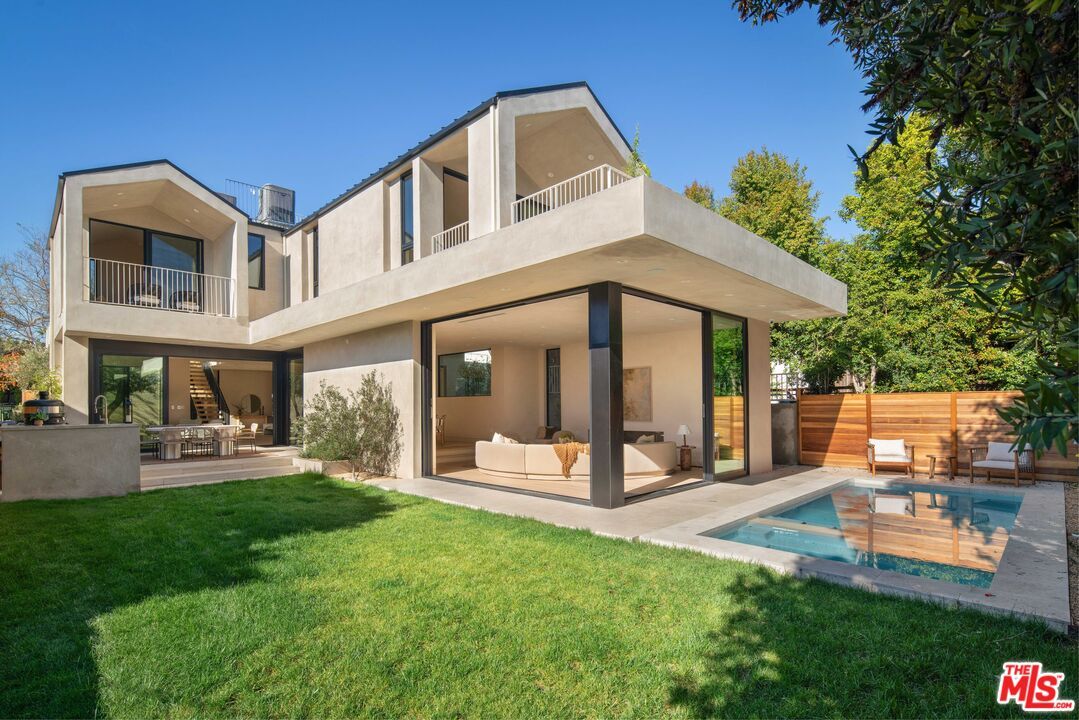 Backyard, Exterior, Pool