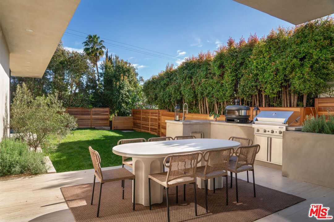 Exterior, Outdoor Kitchen