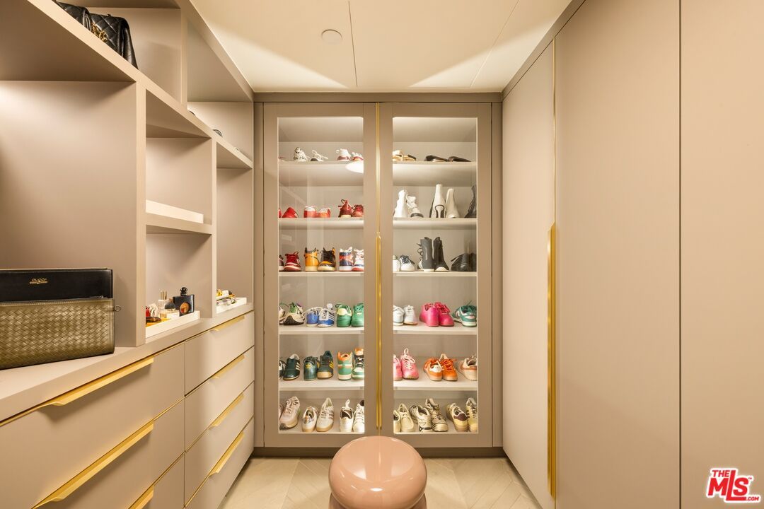 Interior, Walk-in Closets