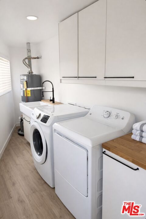 Interior, Recessed Lighting, Washer, Wood Texture Flooring