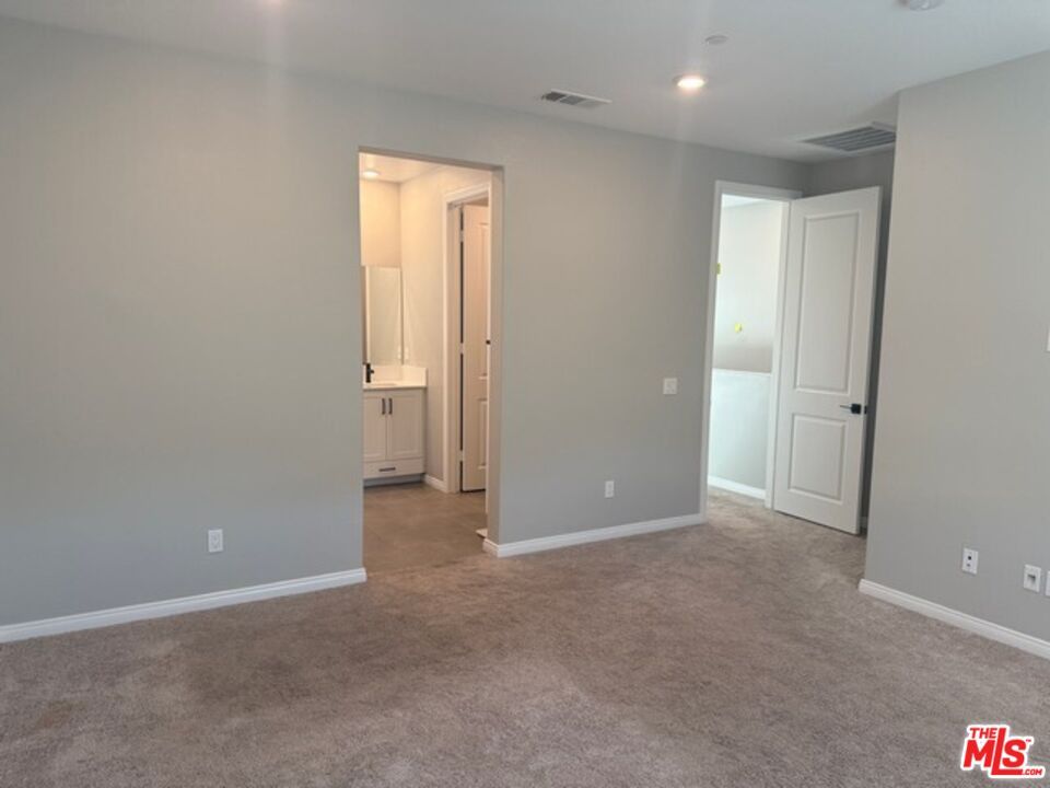 Bathroom, Empty room, Interior, Recessed Lighting