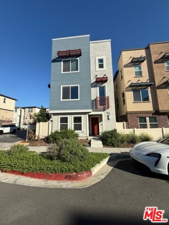 Exterior, Facade, Rowhouse