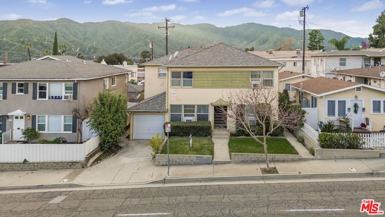 Attached, Exterior, Facade, French Provincial