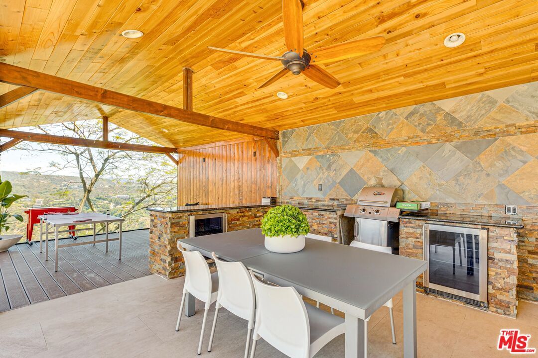 Exterior, Fireplace, Outdoor Kitchen