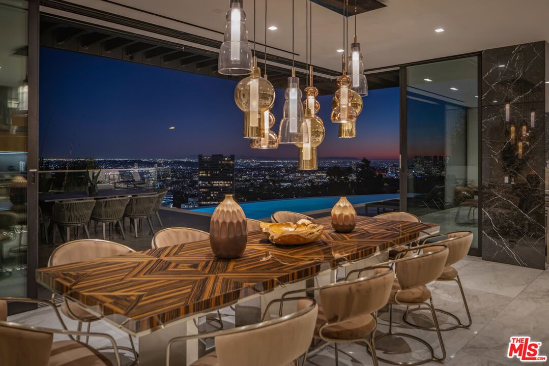 Dining room, Interior, Pendant Lights, Recessed Lighting