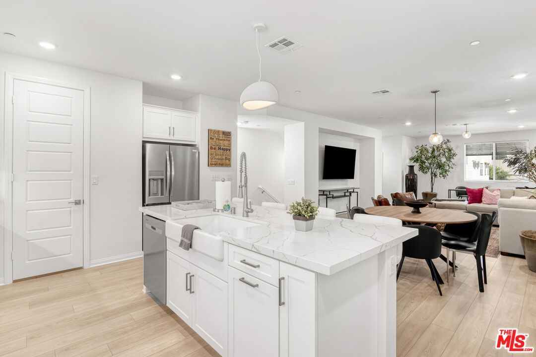 Dining room, Interior, Kitchen, Living room, Pendant Lights, Recessed Lighting, Stainless Steel Appliances, Wood Texture Flooring