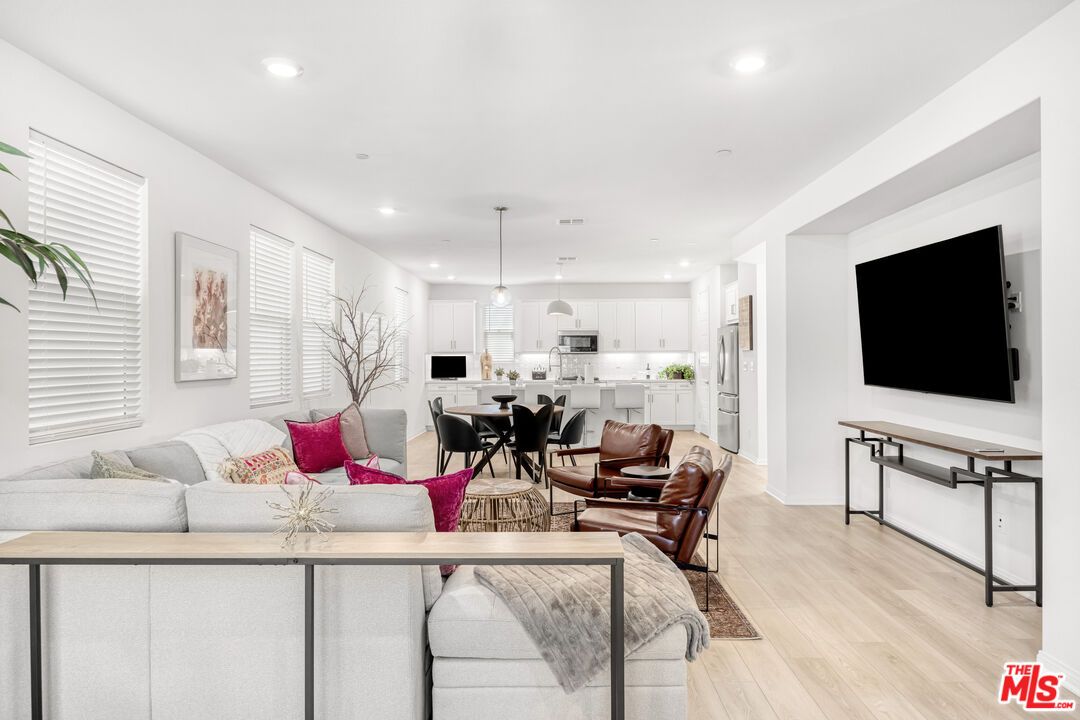 Dining room, Interior, Kitchen, Living room, Pendant Lights, Recessed Lighting, Stainless Steel Appliances, Wood Texture Flooring