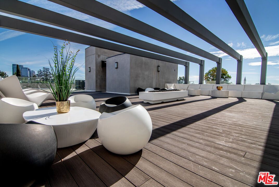 Exterior, Wood Texture Flooring