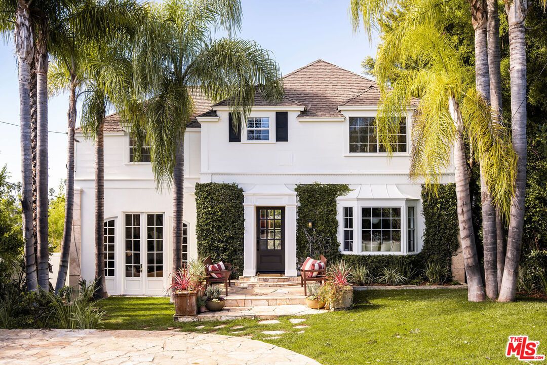 Backyard, Exterior, Facade, French Provincial