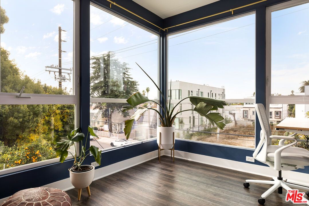 Interior, Sun Room, Wood Texture Flooring