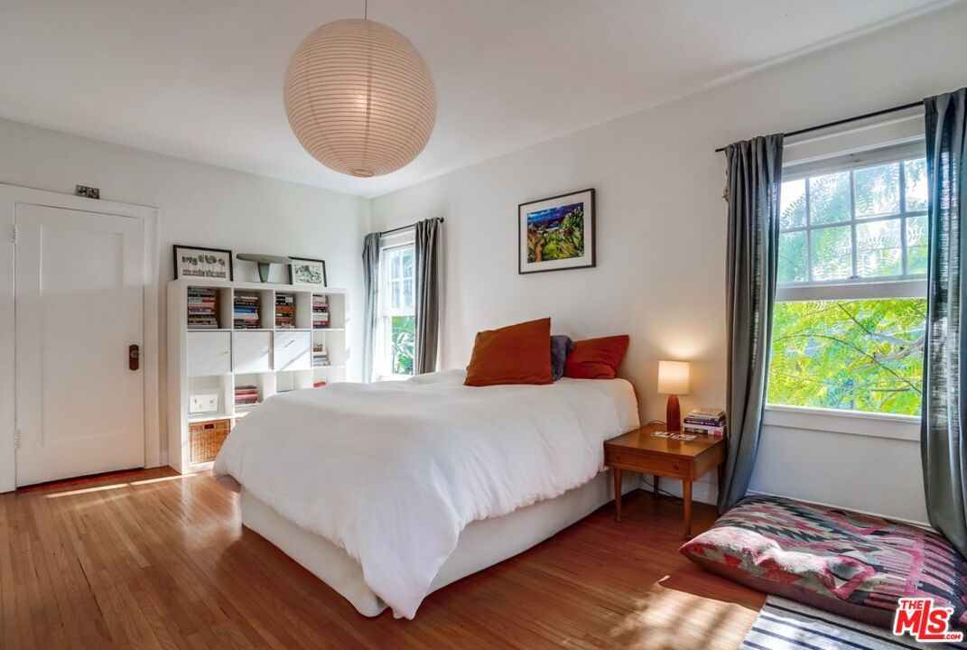 Bedroom, Interior, Pendant Lights, Wood Texture Flooring
