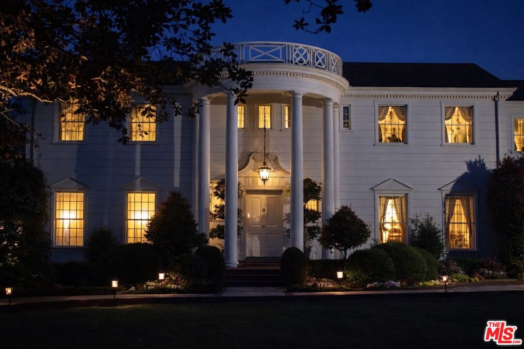 Exterior, Facade, French Provincial