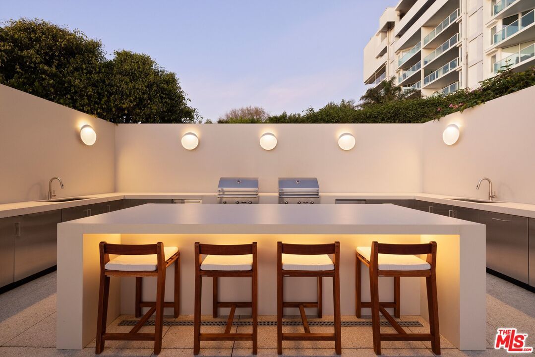 Exterior, Outdoor Kitchen