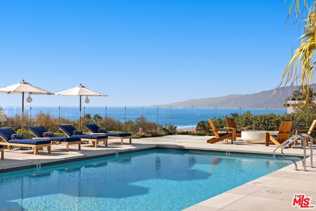 Exterior, Pool, Water