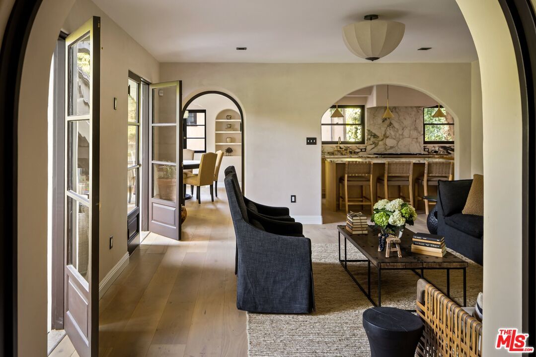 Interior, Living room, Pendant Lights, Wood Texture Flooring