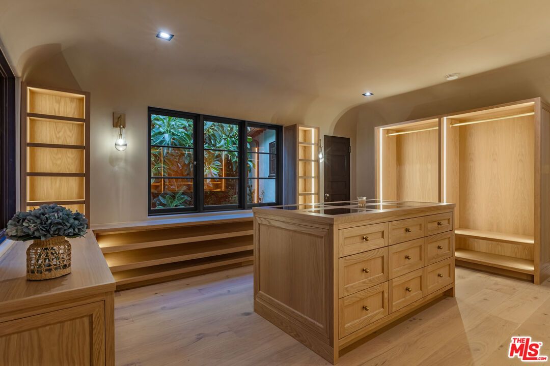 Interior, Recessed Lighting, Wood Texture Flooring