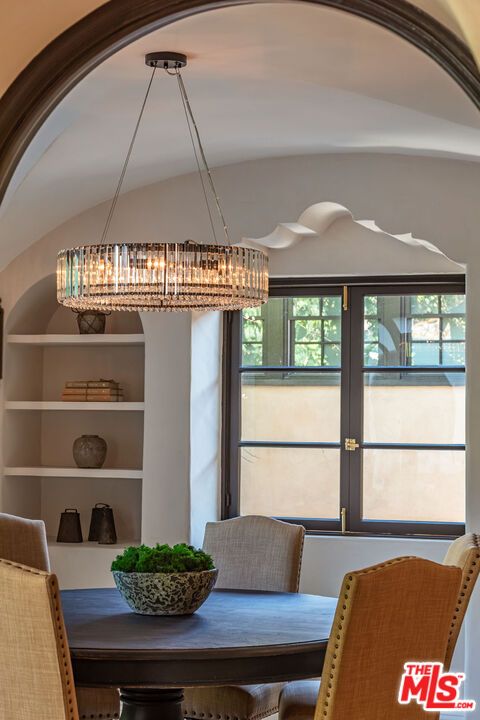 Chandelier, Dining room, Interior, Piano