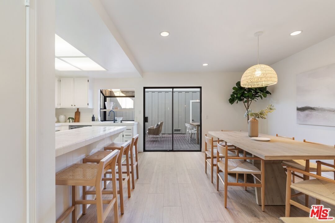 Dining room, Interior, Kitchen, Pendant Lights, Recessed Lighting, Wood Texture Flooring
