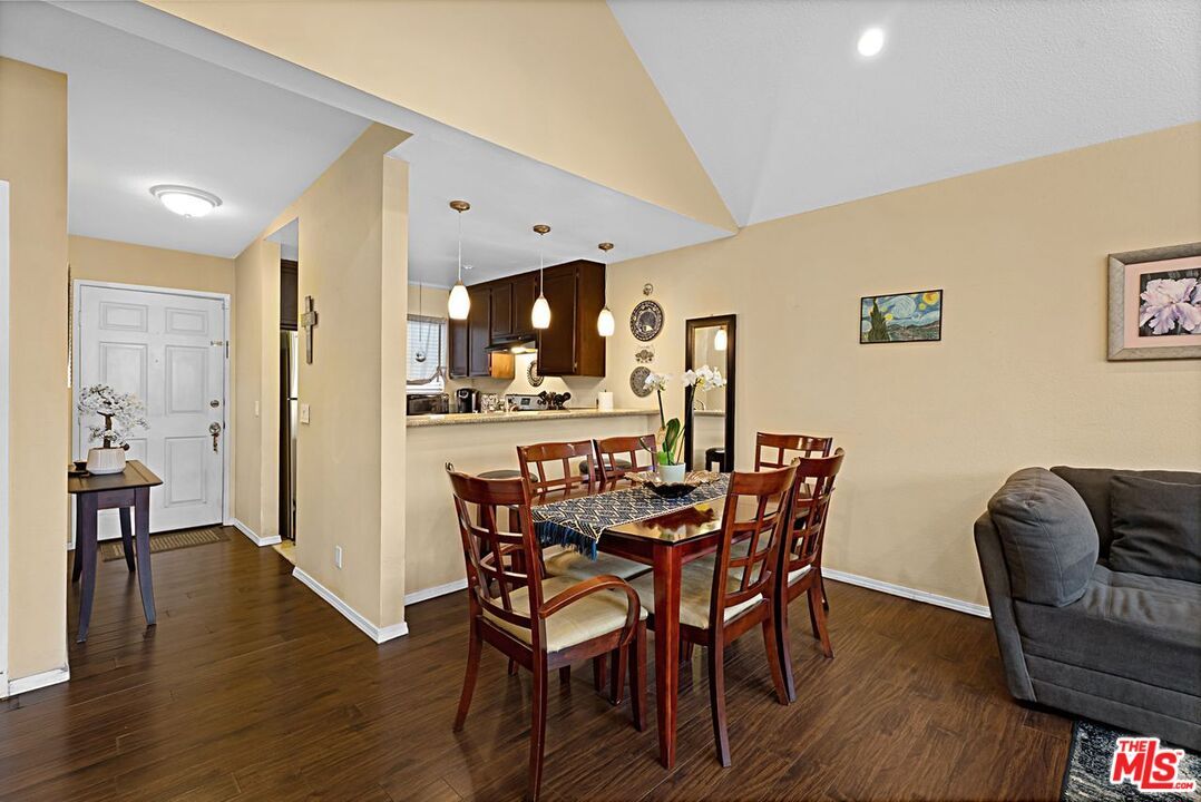 Dining room, Interior, Kitchen, Pendant Lights, Recessed Lighting, Wood Texture Flooring
