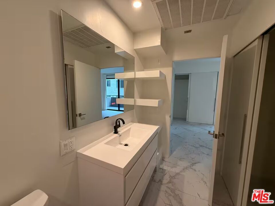 Bathroom, Interior, Marble, Recessed Lighting