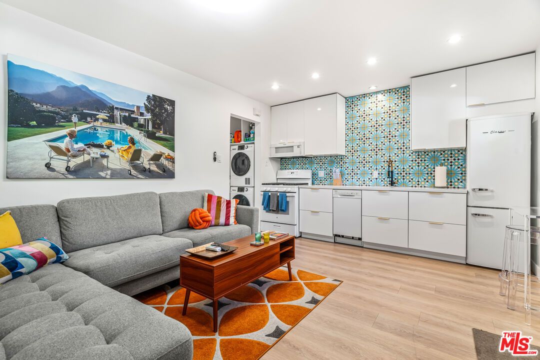 Interior, Kitchen, Living room, Recessed Lighting, Wood Texture Flooring