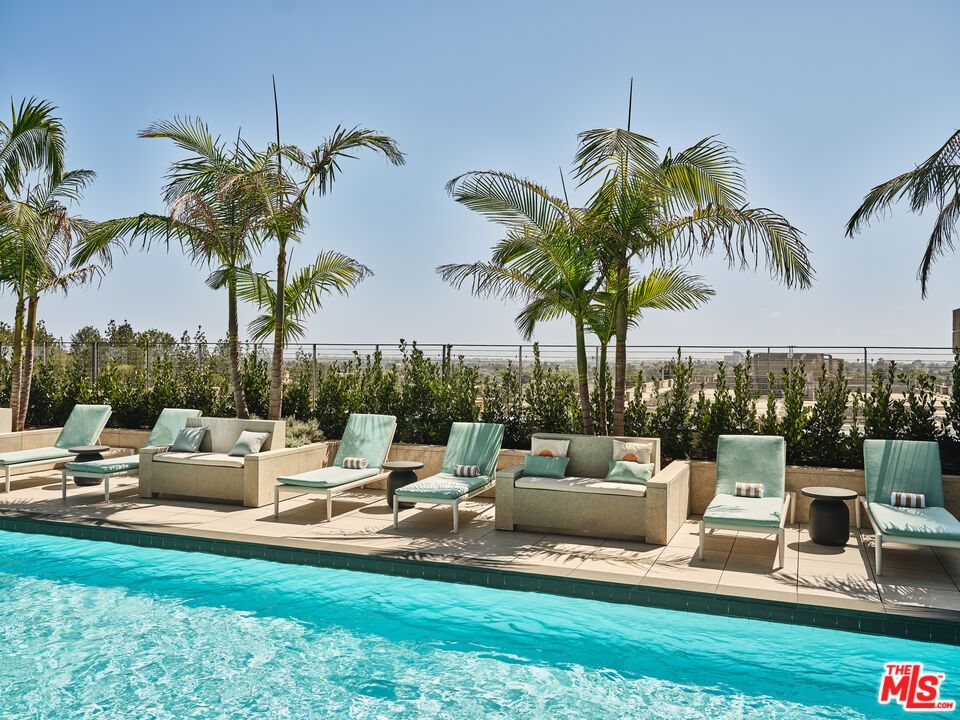 Exterior, Pool, Water