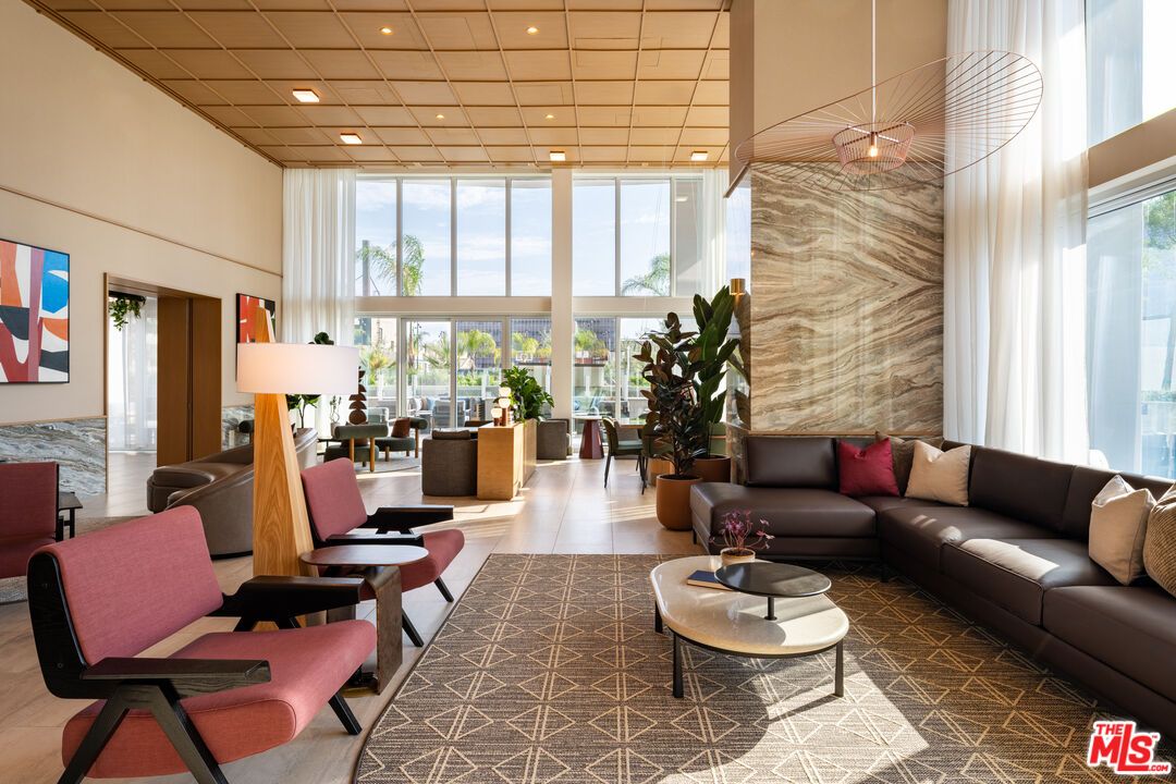 Interior, Living room, Pendant Lights, Recessed Lighting