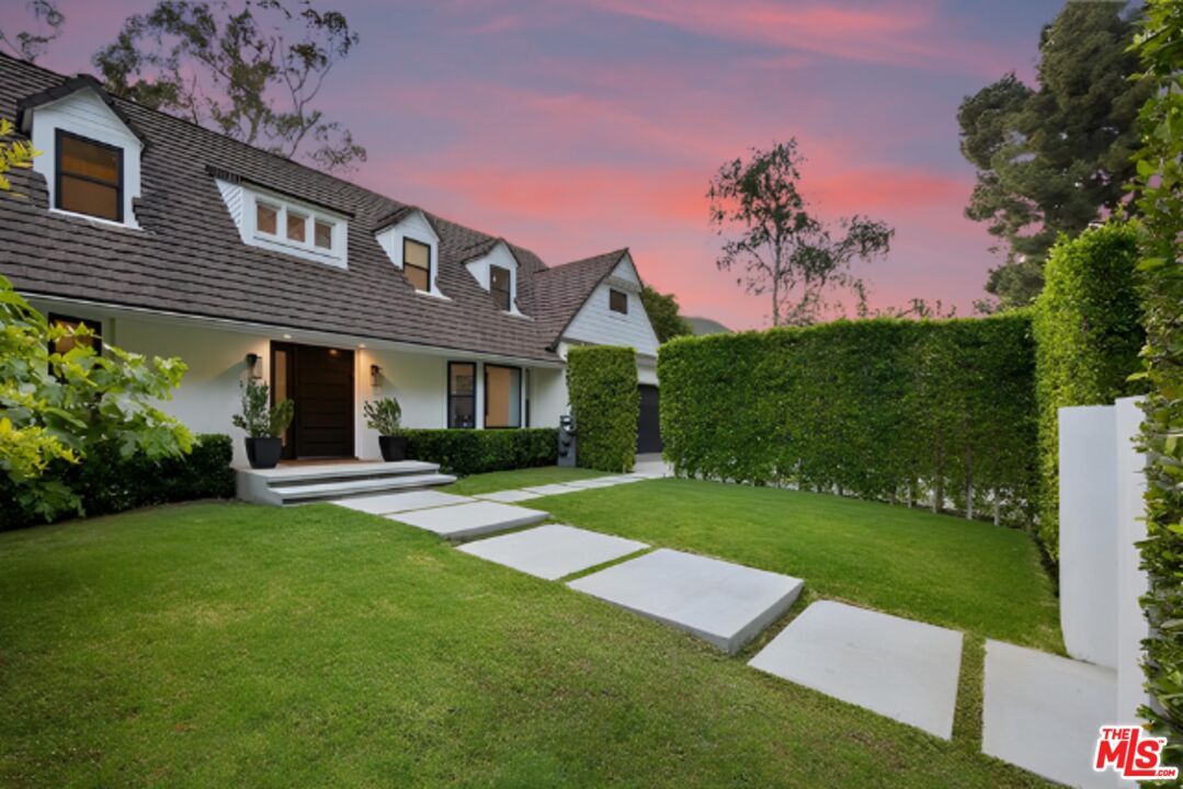 Backyard, Exterior, Facade, Cape Cod